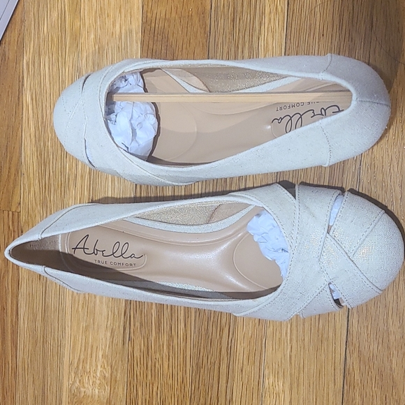 Shoes - Picture 1 of 3